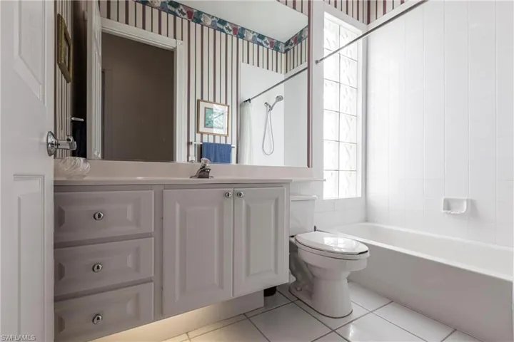 Guest bathroom.