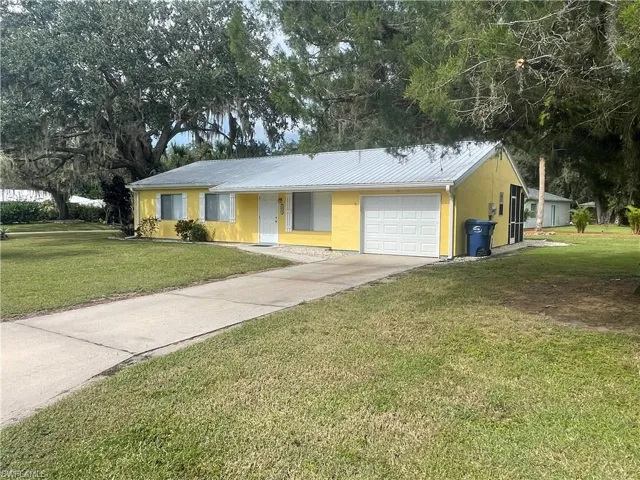 4015 Rainbow Cir, Labelle, Florida 33935