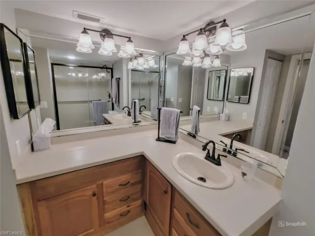 5830 Trailwinds Dr 814, Fort Myers, Florida 33907