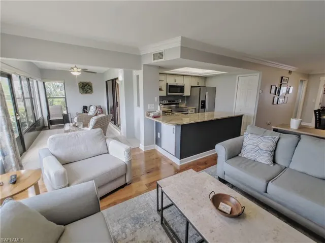 5830 Trailwinds Dr 814, Fort Myers, Florida 33907
