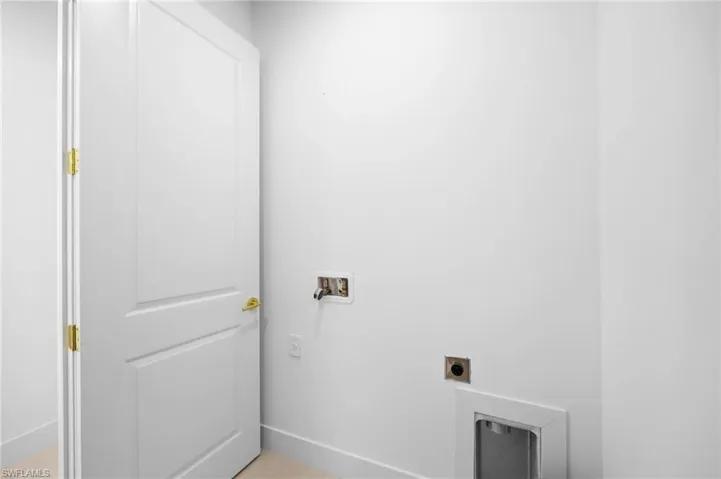 Washroom with washer hookup and electric dryer hookup