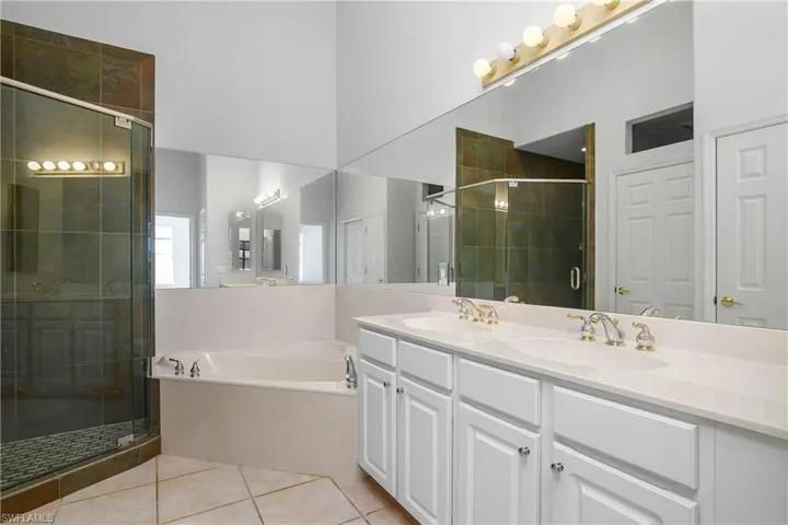 Main Suite Bath Pic #2