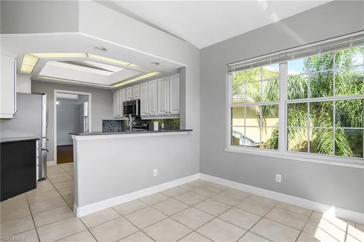 Eat-in Kitchen With Breakfast bar