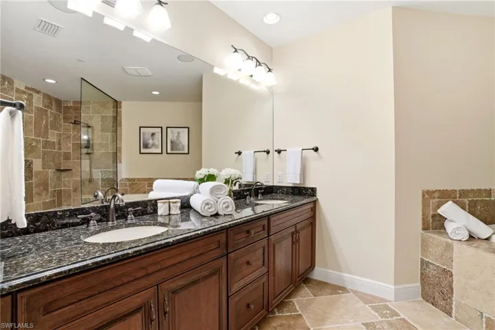 Dual sinks and a soaking tub