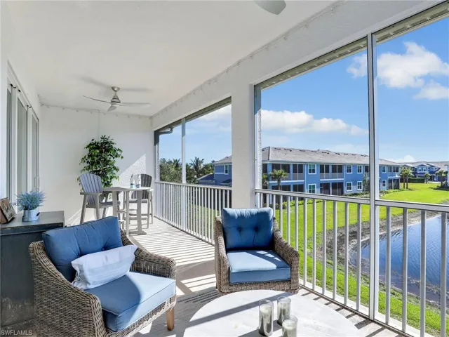 Sunroom featuring a residential view and ceiling fan