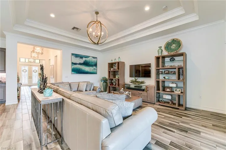 9327 Woodhurst Dr, Naples, Florida 34120