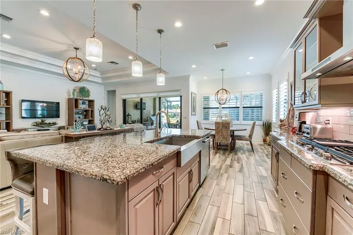 9327  Woodhurst  DR, Naples, FL 34120