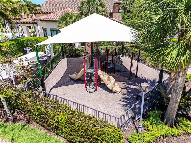 9327 Woodhurst Dr, Naples, Florida 34120