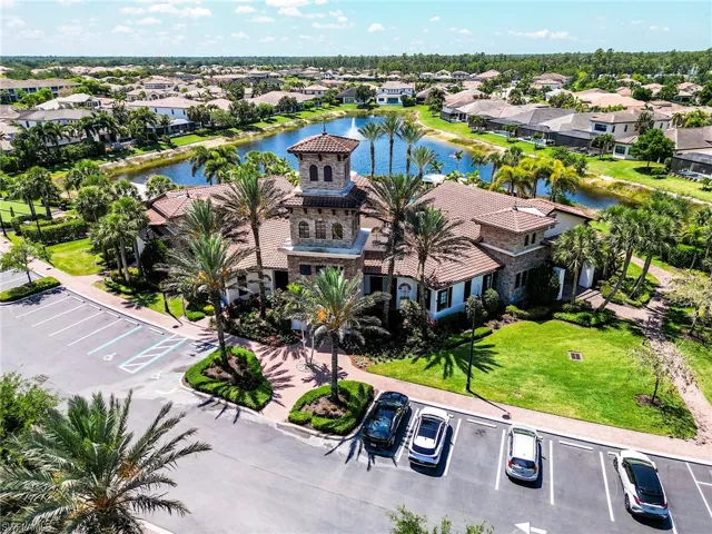 9327  Woodhurst  DR, Naples, FL 34120