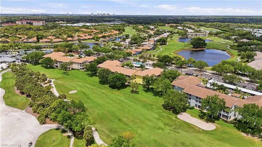 Just four miles to the beach, with world class dining/shopping just outside of the community gate.