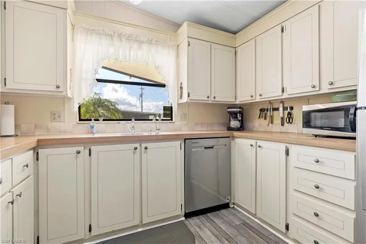 9232  Caloosa  DR, North Fort Myers, FL 33903