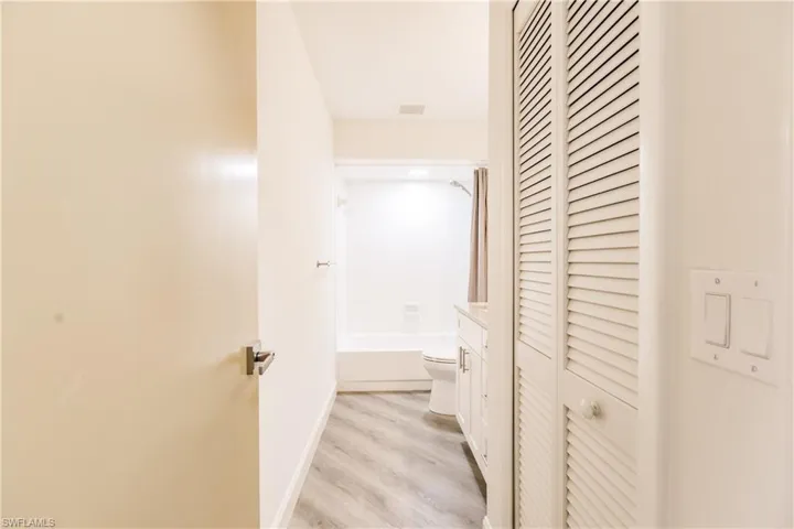 Spacious 2nd bathoom
