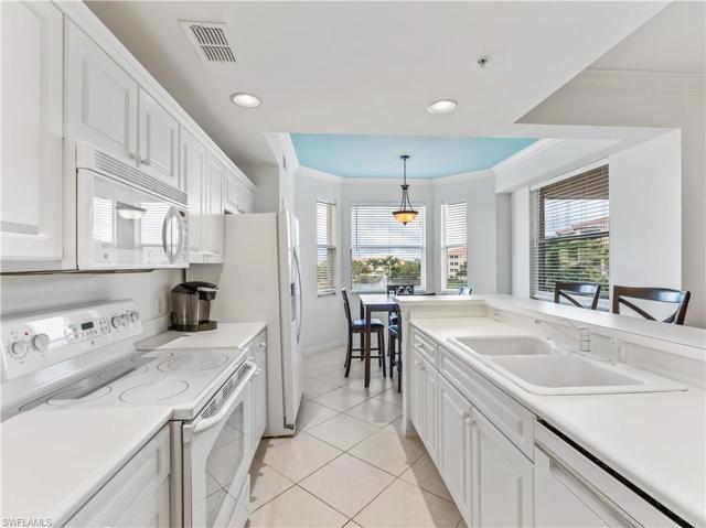 Light and bright kitchen