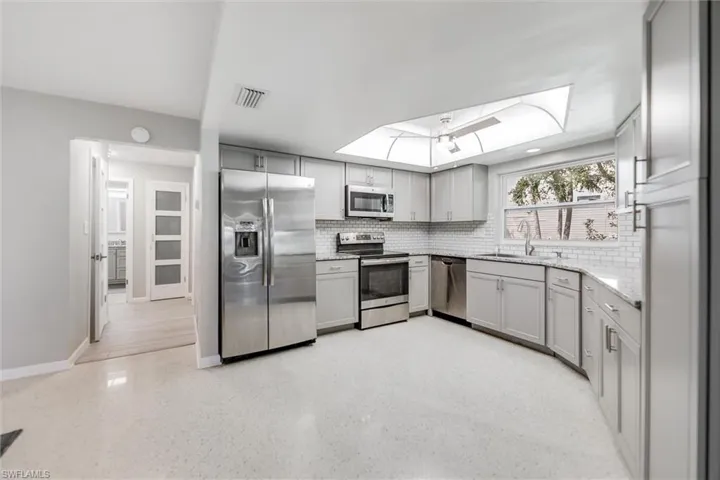 1575  Olmeda  WAY, Fort Myers, FL 33901