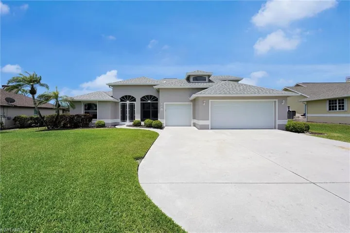 View of front of home featuring an attached garage, stucco siding, concrete driveway, a front yard, and roof with shingles
