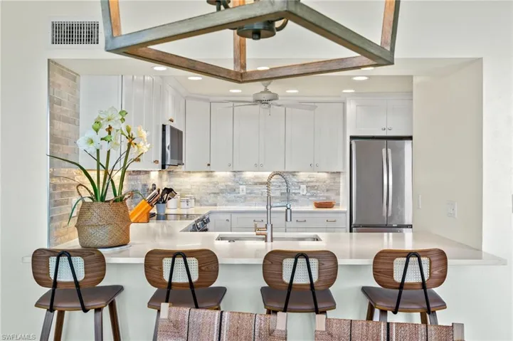 Kitchen/Breakfast Bar