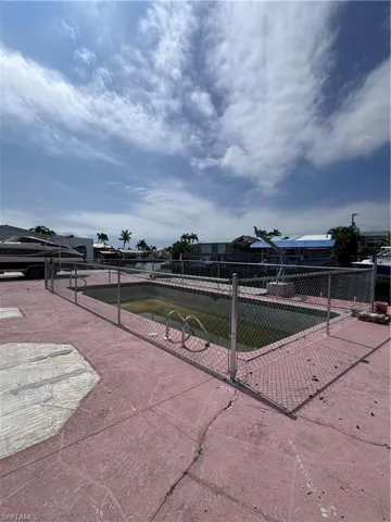 New fence around the pool
