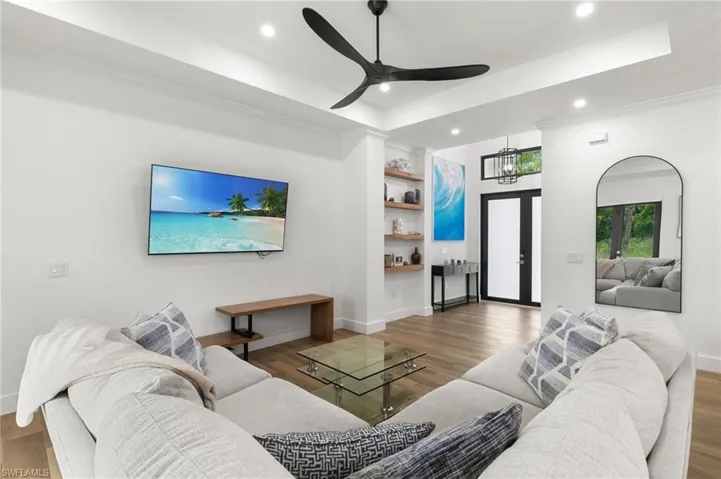 223 1st St Sw, Naples, Florida 34117