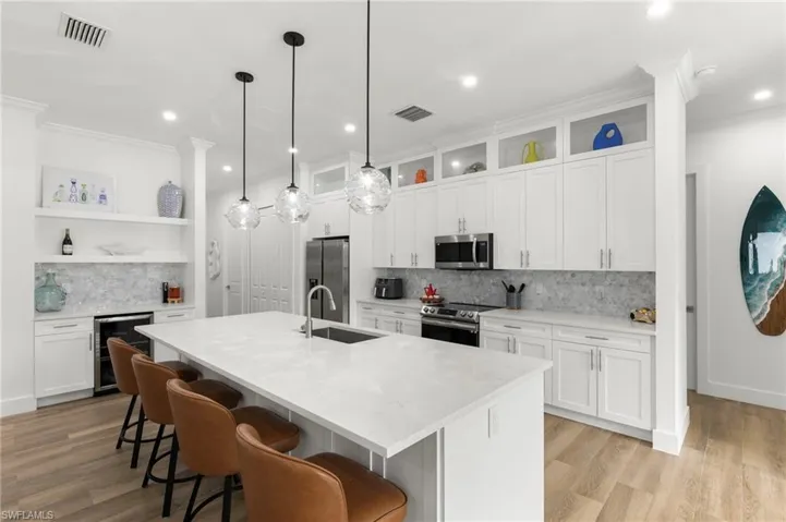 223 1st St Sw, Naples, Florida 34117