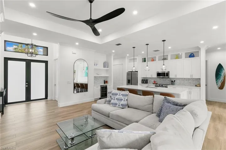 223 1st St Sw, Naples, Florida 34117