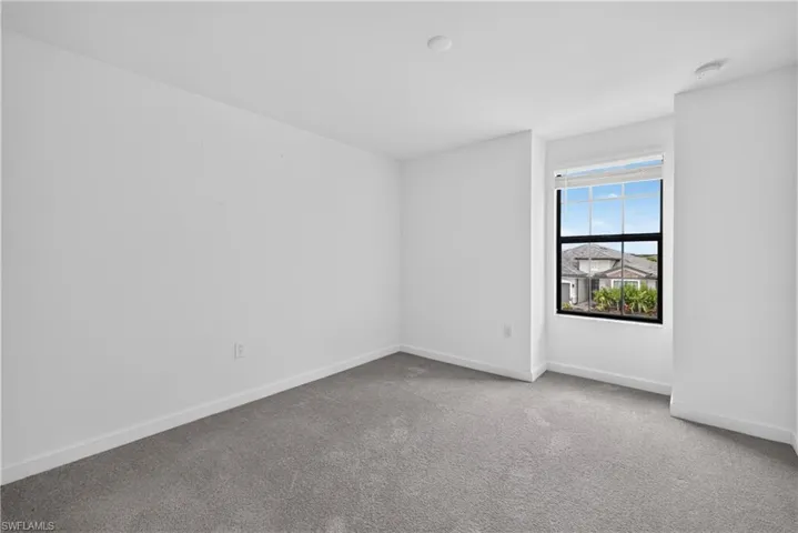 Neutral wall paint and plush carpeting