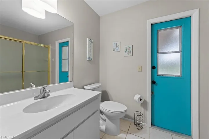 Guest/pool bath