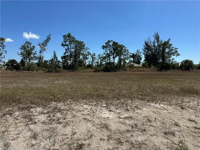Fresh Water Canal Lot in NE Cape Coral