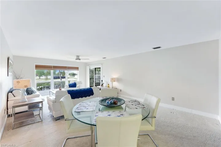 Living room/dining area