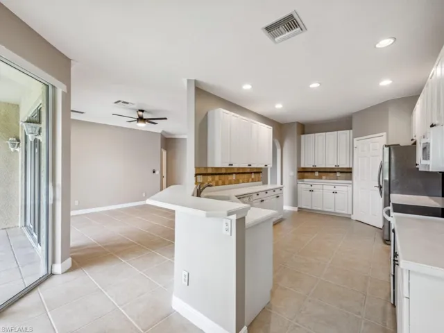 13860  Avon Park  CIR, Fort Myers, FL 33912