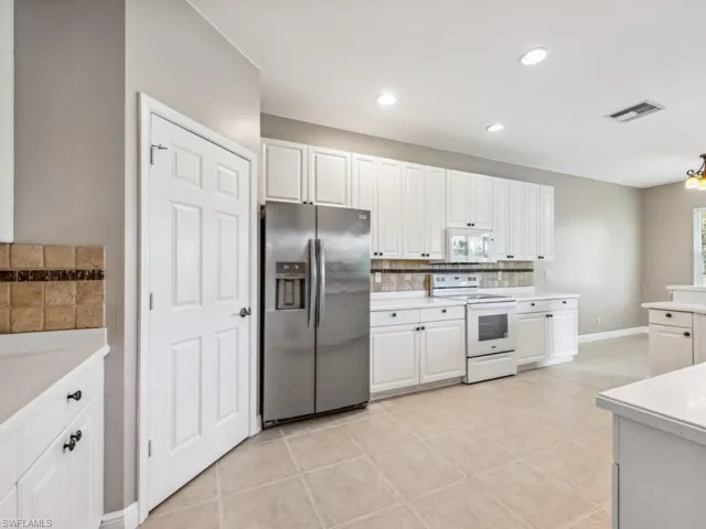 13860  Avon Park  CIR, Fort Myers, FL 33912