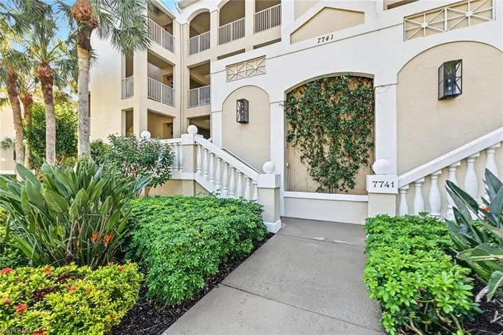 7741 Pebble Creek Cir 102, Naples, Florida 34108