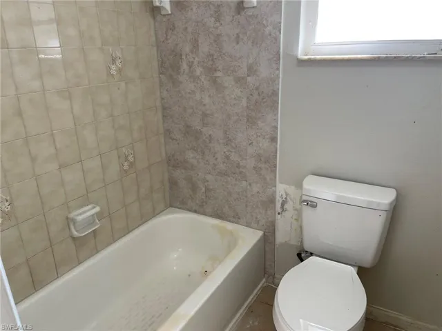 Full Bath Unit 304. Tub Shower Combination