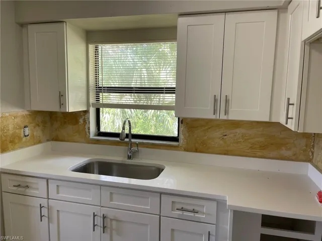 Kitchen unit 304 Quartz Countertops.