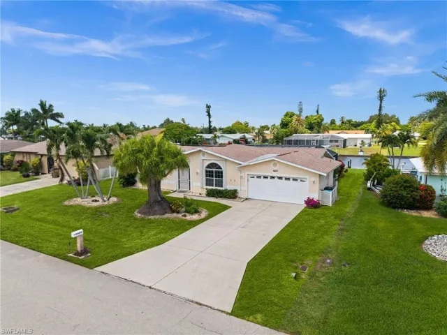 Aerial view of 4402 SE 1st Pl