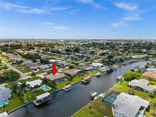 Great location on Gulf Access San Carlos Canal!
