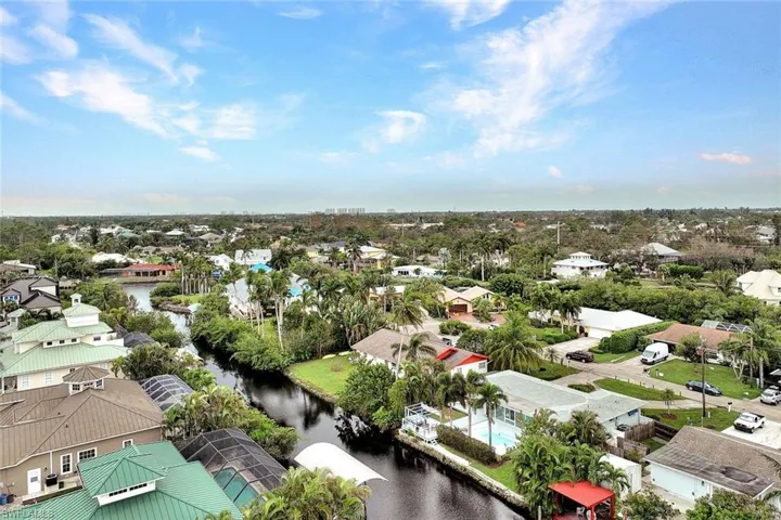 YES! Boat to the GULF AND DOWNTOWN BONITA FROM YOUR BACKYARD!