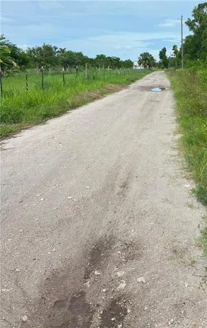 Howard Rd facing East