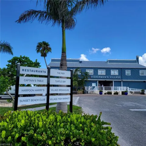 Eateries & boutiques at Fisherman's Village