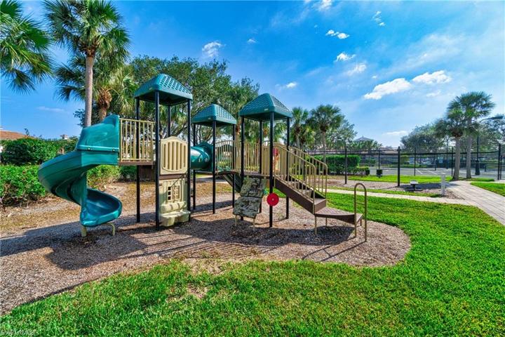 3048  Horizon  LN, NAPLES, FL 34109
