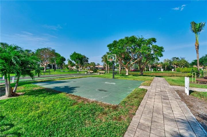 3048  Horizon  LN, NAPLES, FL 34109