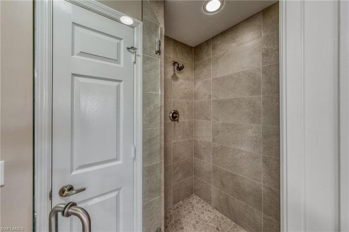 3048  Horizon  LN, NAPLES, FL 34109