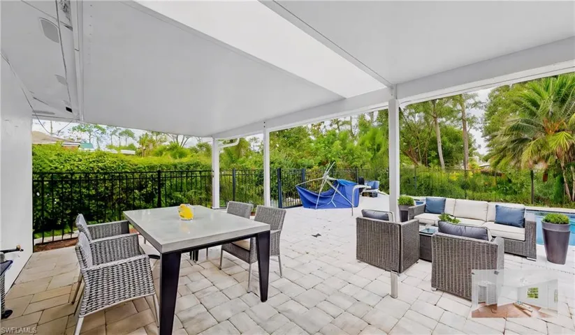 View of patio / terrace featuring an outdoor living space
