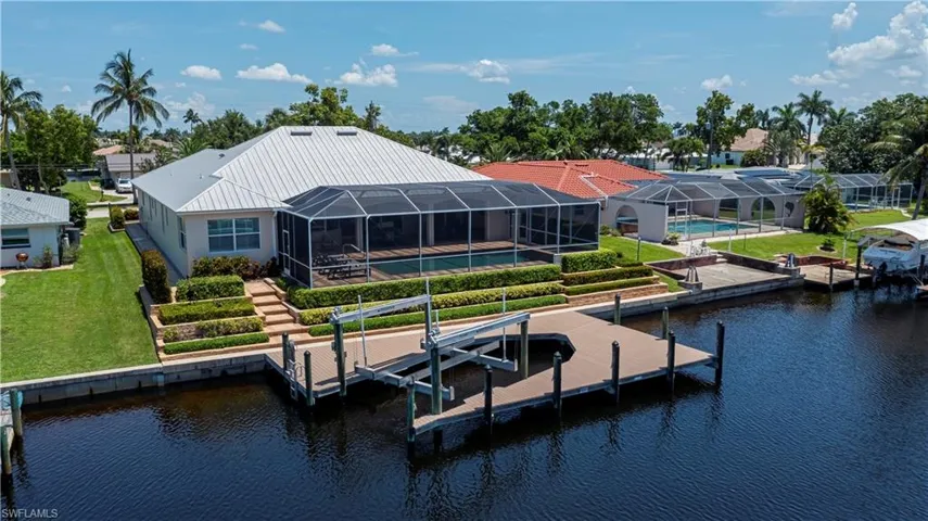 24,000 lb boat lift with wrap around dock