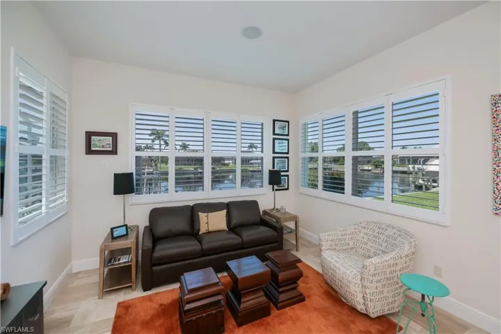 Office/den, very large with plenty of light