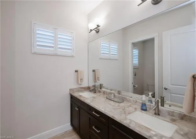 Guest bath onyx counter top