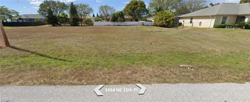 Frontal view of property