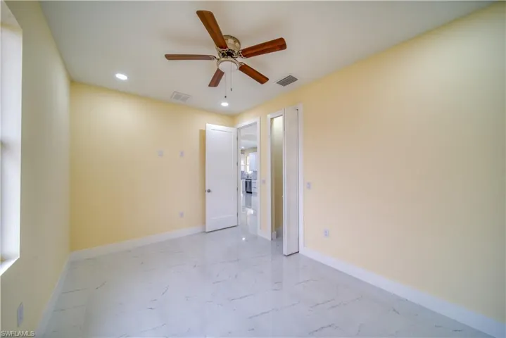 Empty room with ceiling fan