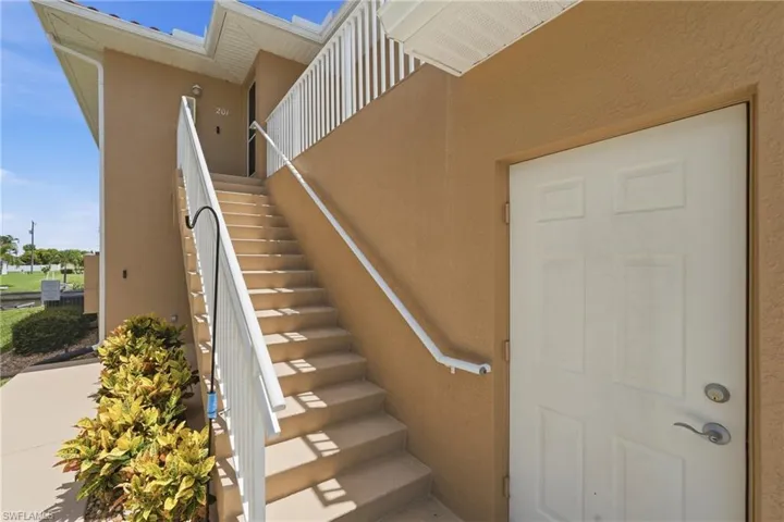 917 47th Ter 201, Cape Coral, Florida 33914
