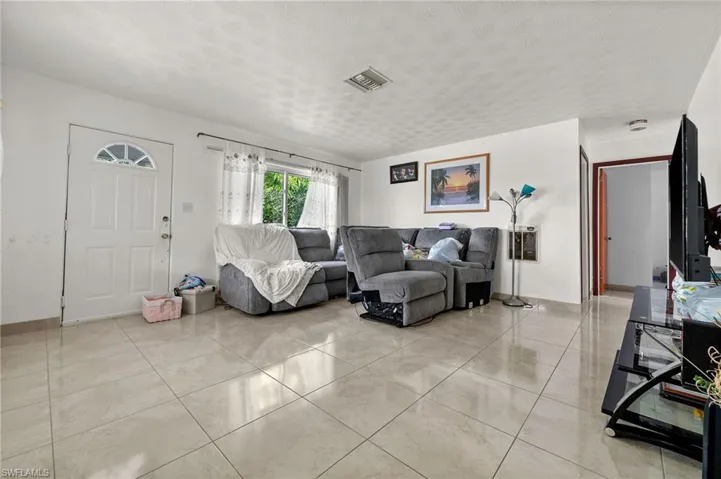 2107  Parker  AVE, Fort Myers, FL 33905
