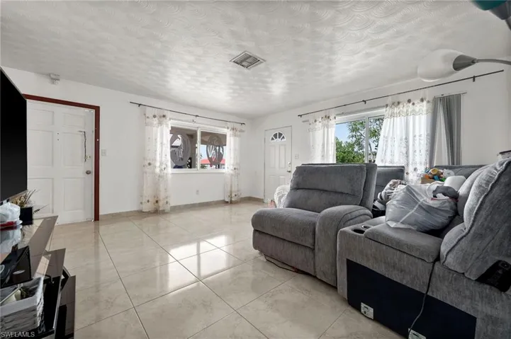 2107  Parker  AVE, Fort Myers, FL 33905
